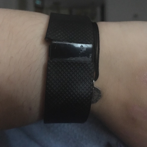 Fitbit Charge HR - Picture 1 of 3