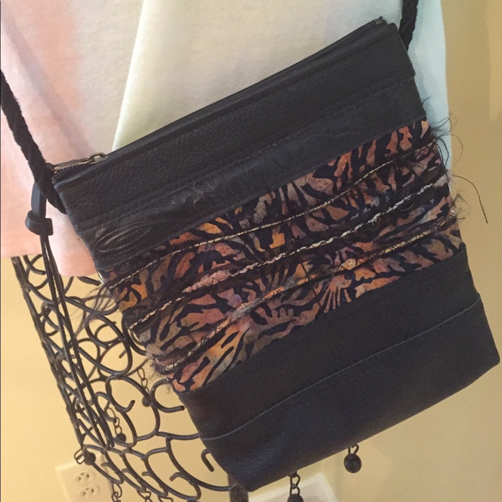 Unique crossbody! Great condition!