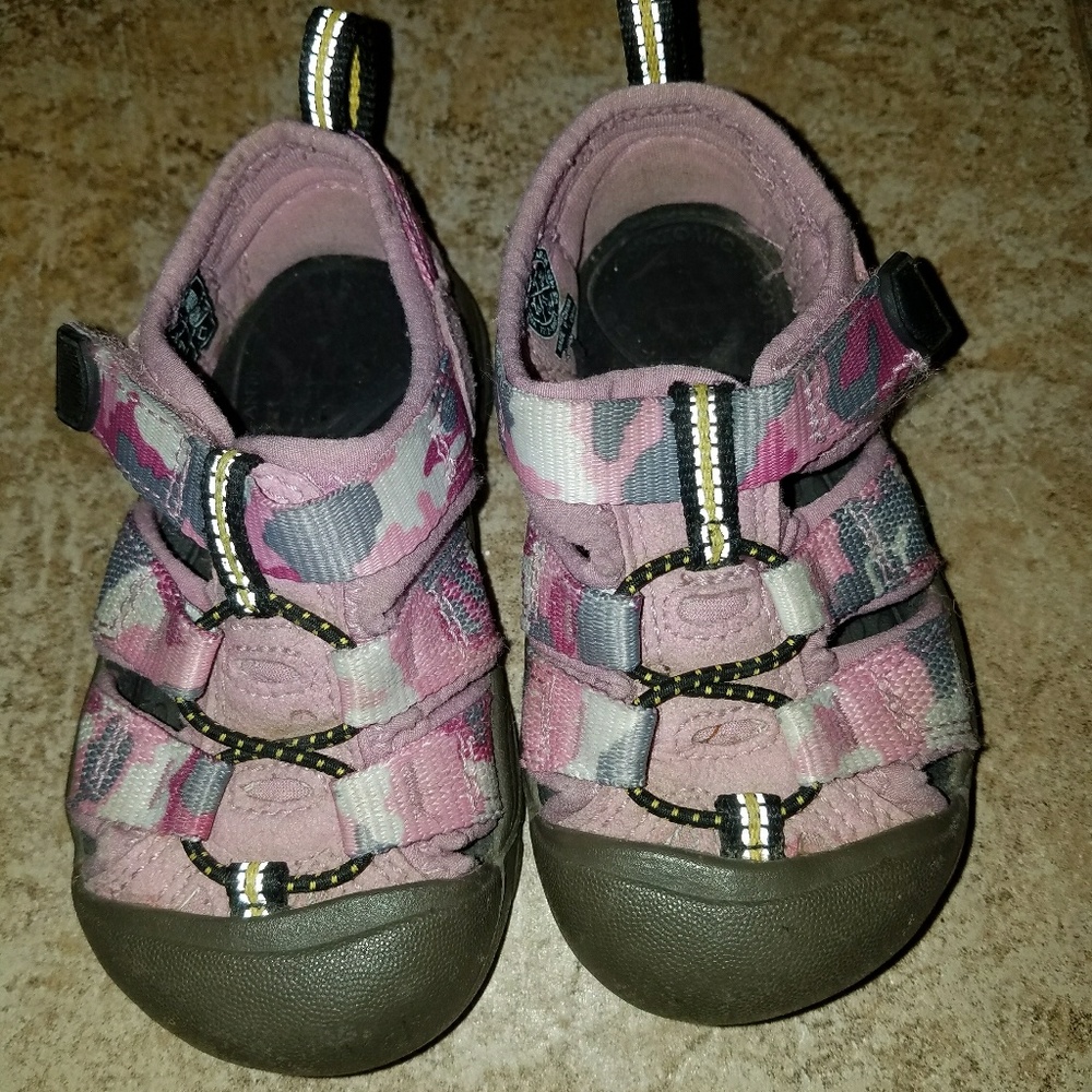 Keen sandals pink & gray camo