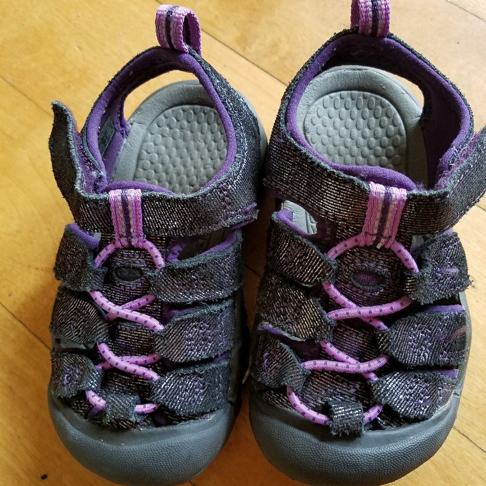 Keen purple/black glittery