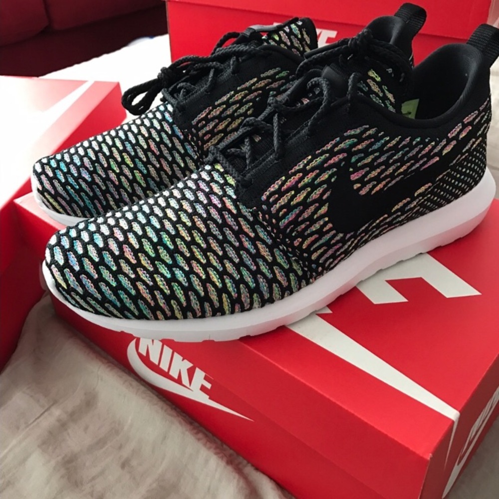 ISO Nike Roshe Flyknit Multicolor Size 7.5