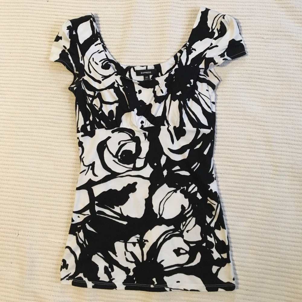 Express b&w cap sleeve shirt