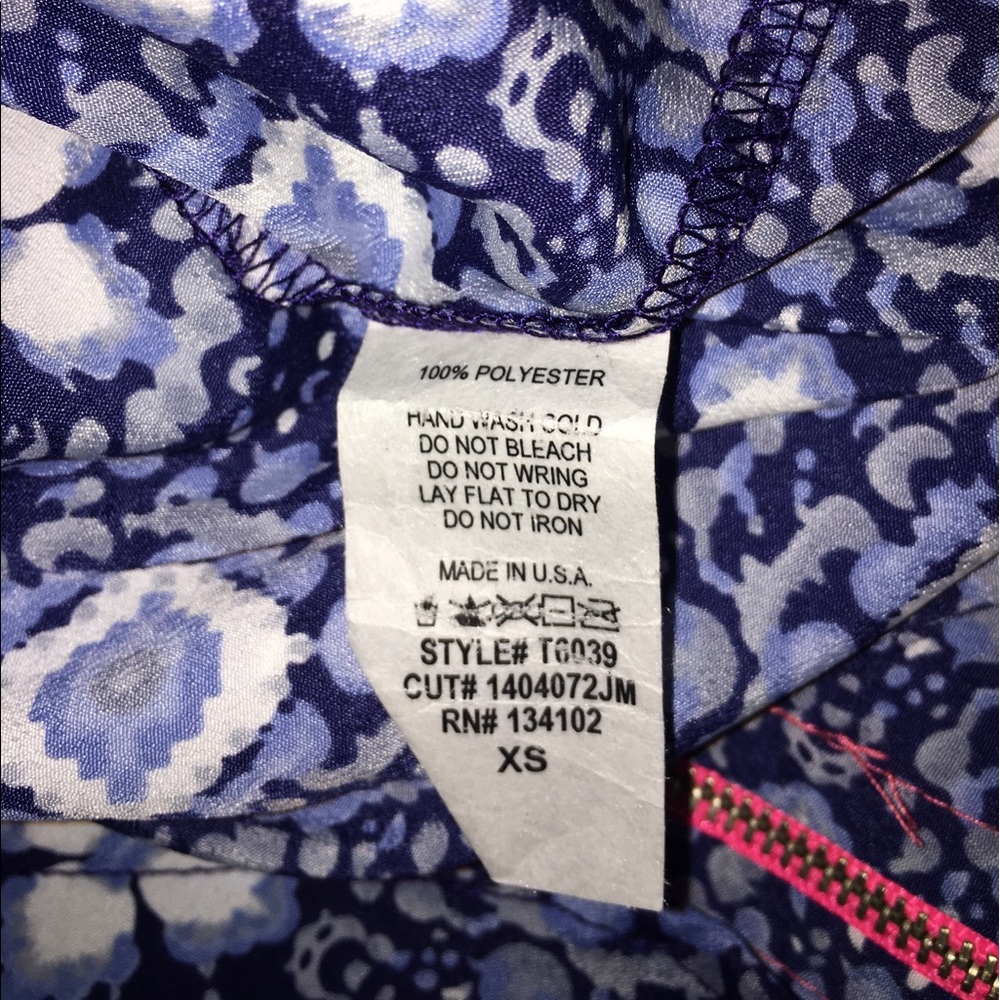 Women's printed Blouse tank size xs - Picture 6 of 6