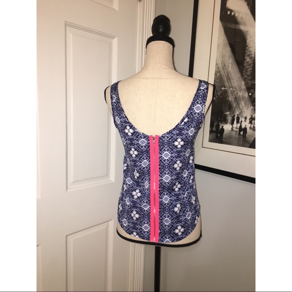 Women's printed Blouse tank size xs - Picture 3 of 6