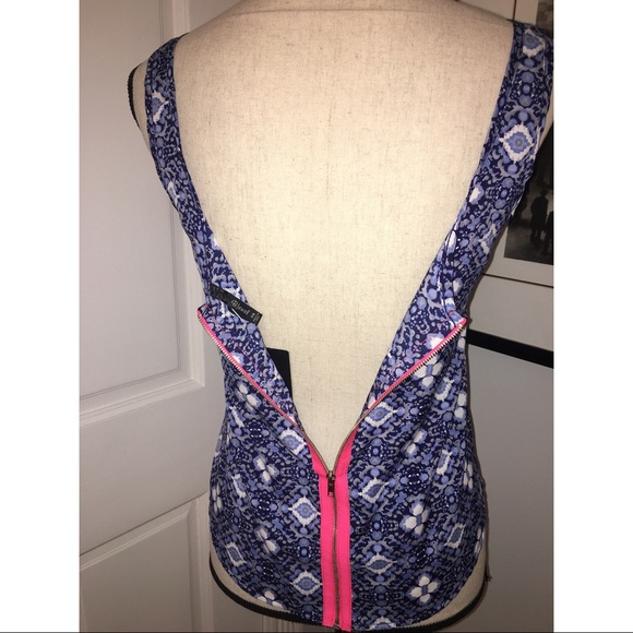 Women's printed Blouse tank size xs - Picture 4 of 6