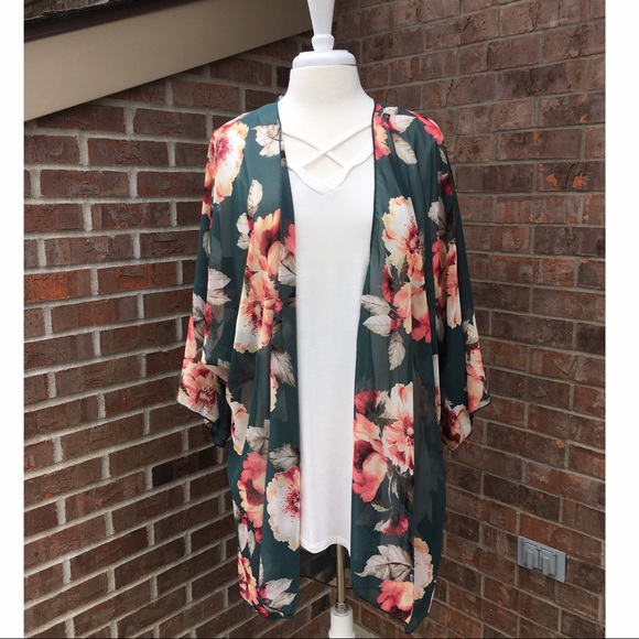 ❗️LAST ONE❗️Plus Size Floral Kimono - Picture 3 of 7