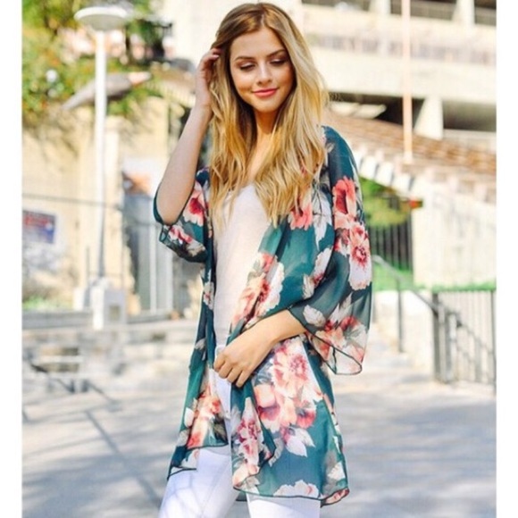 ❗️LAST ONE❗️Plus Size Floral Kimono - Picture 2 of 7