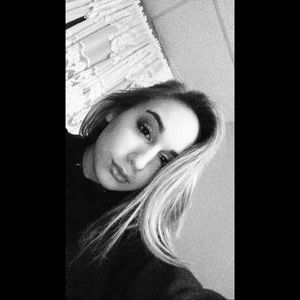 Meet your Posher, Dominique
