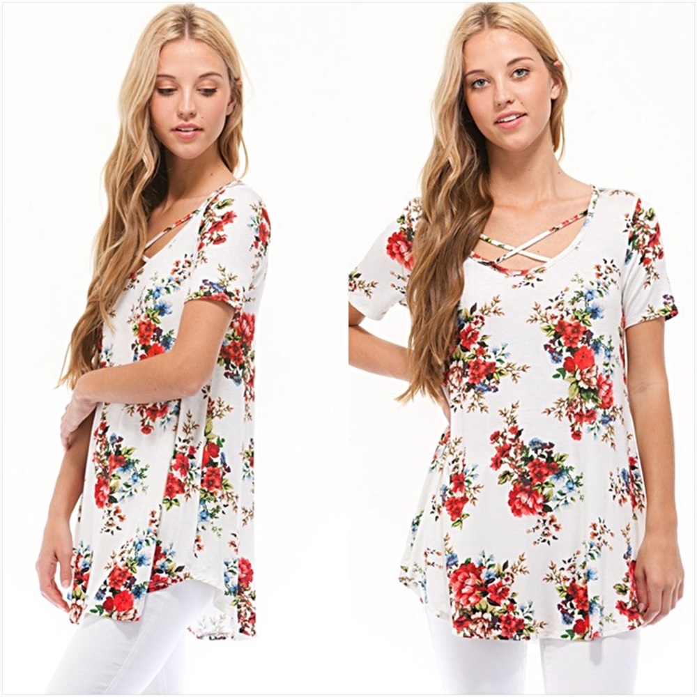 🔴PRICEDROP🔴Floral Crisscross Tunic Top SM sold - Picture 3 of 6