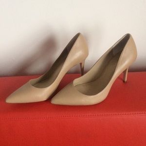 Ann Taylor nude leather pointed toe heels