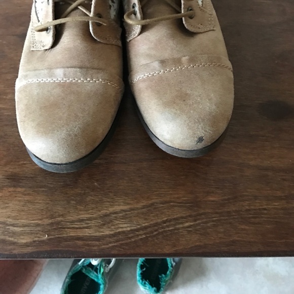 Shoes - Picture 2 of 3