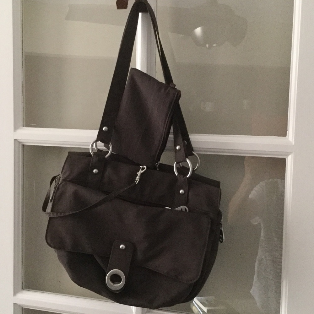 Hand bag with shoulder strap