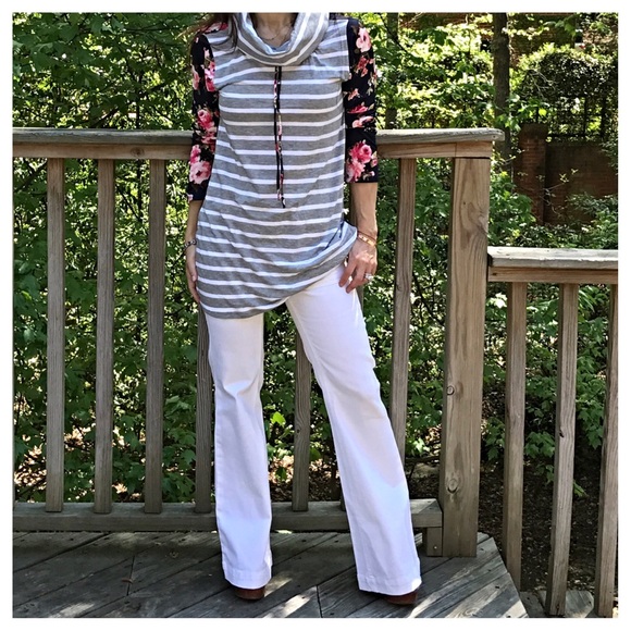 ✨LAST ONE ✨Cowl neck floral back striped tunic - Picture 4 of 6