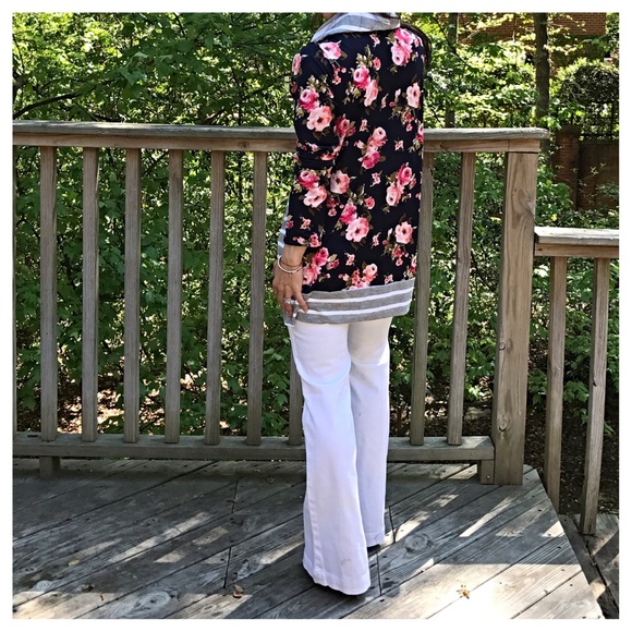 ✨LAST ONE ✨Cowl neck floral back striped tunic - Picture 6 of 6