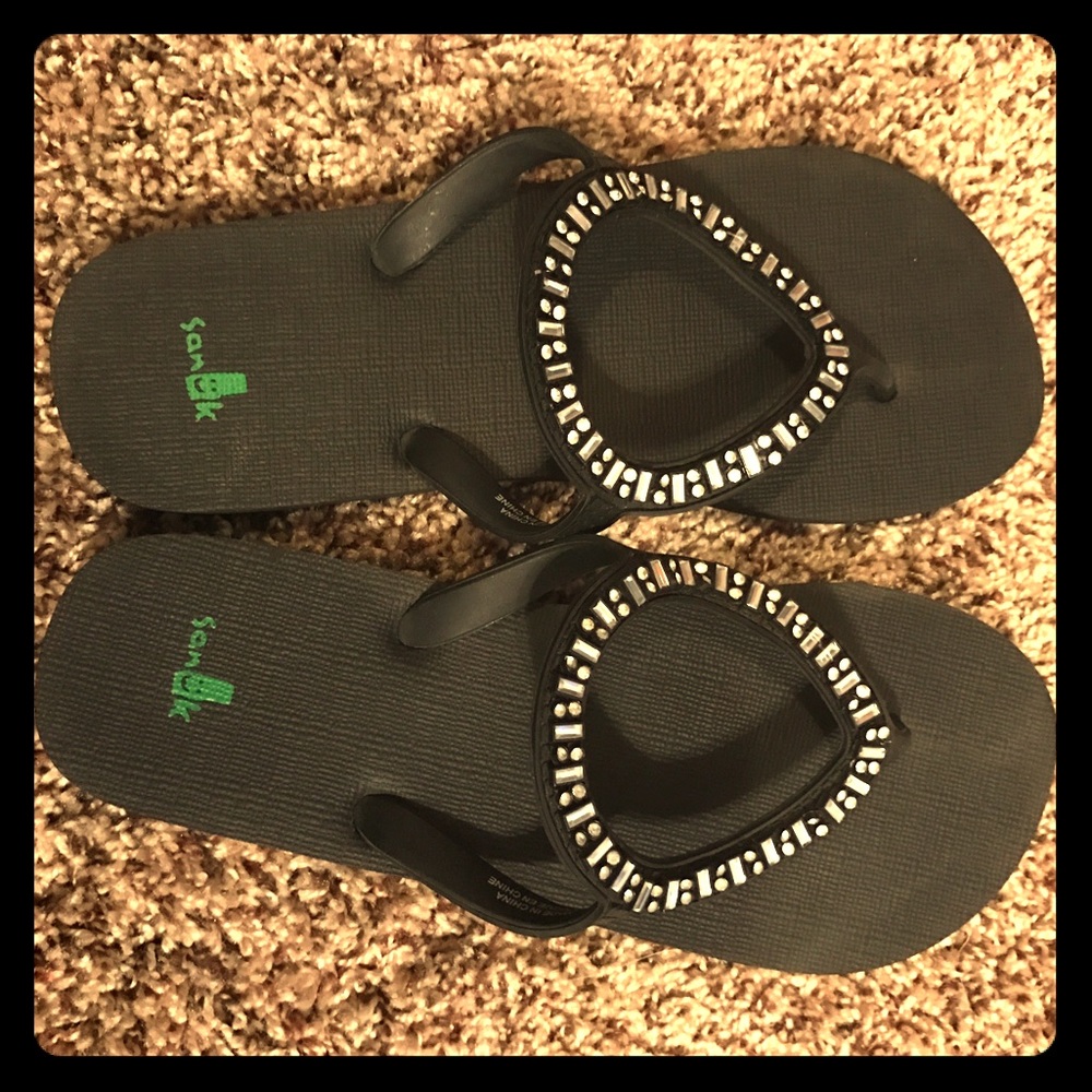 Sanuk flip flops size 7