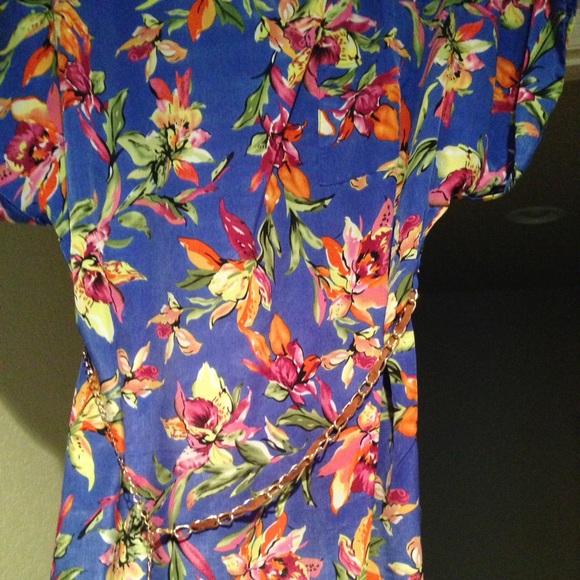 •New Floral Dress• - Picture 3 of 8