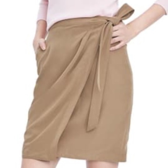 Banana Republic Green Wrap Skirt - Picture 2 of 4