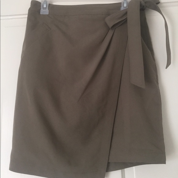 Banana Republic Green Wrap Skirt - Picture 3 of 4