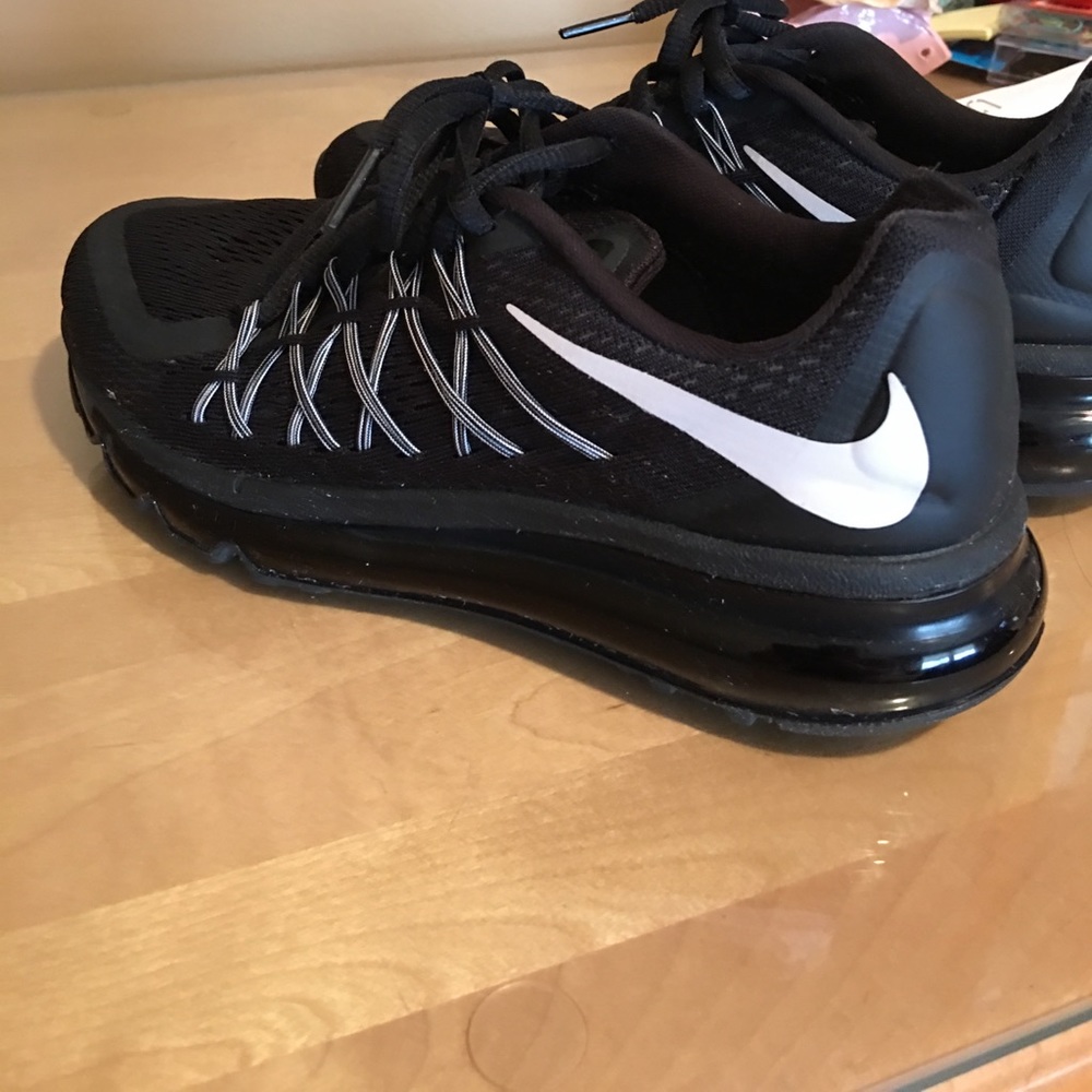 Women Black Nike Sneakers