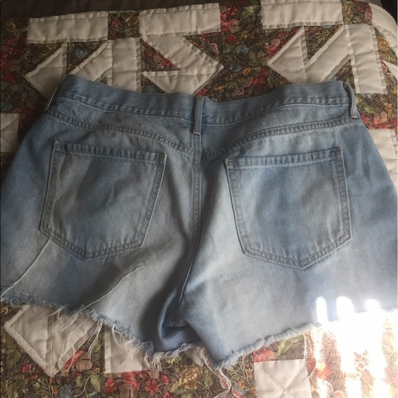 Distressed shorts - Picture 2 of 2