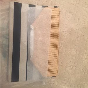 Stella and dot city clutch