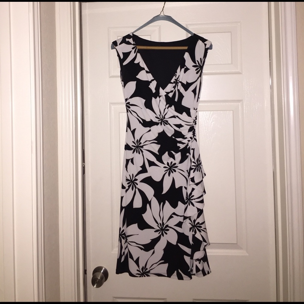 Women's Size 0 "White House Black Market" Dress