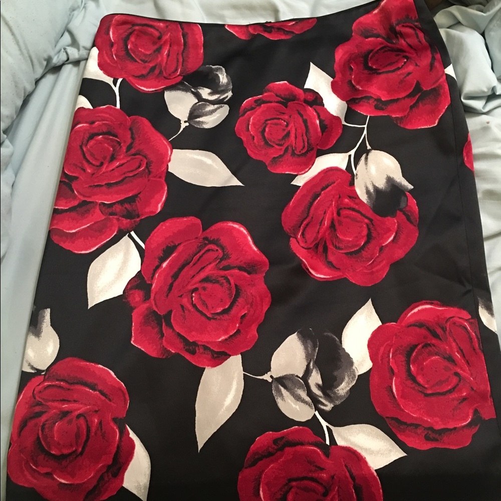 White House Black Market Size 8 skirt