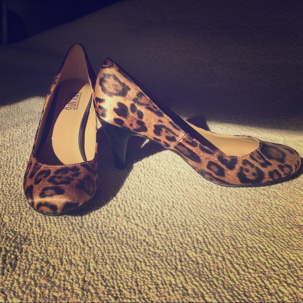 Leopard print pumps