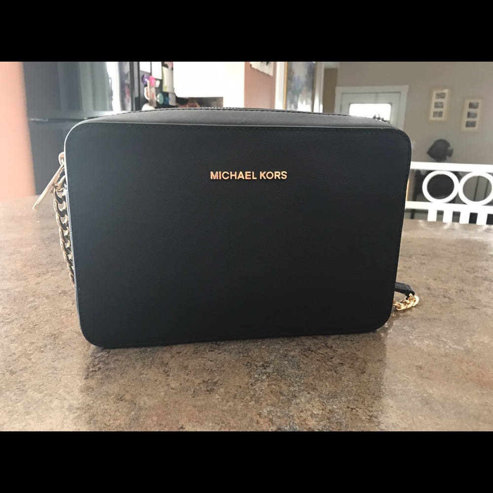 MICHAEL KORS CROSSBODY🖤