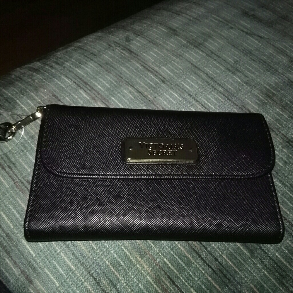 Vs wristlet