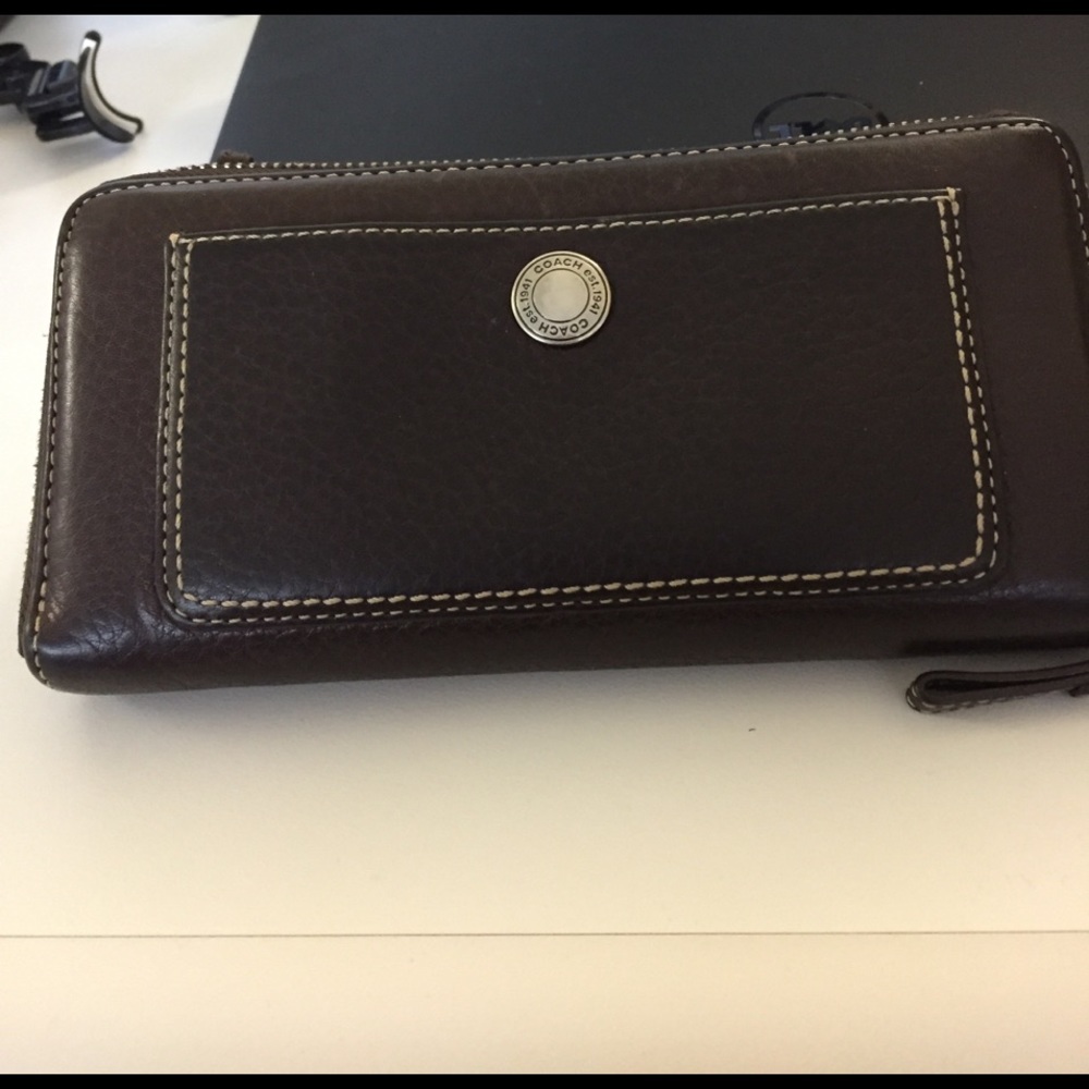 AUTHENTIC COACH WALLET
