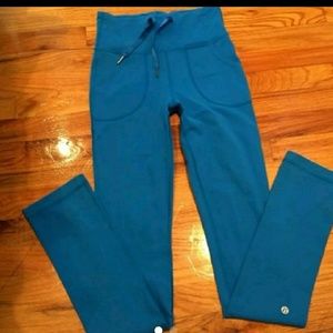 Lululemon electric blue leggings