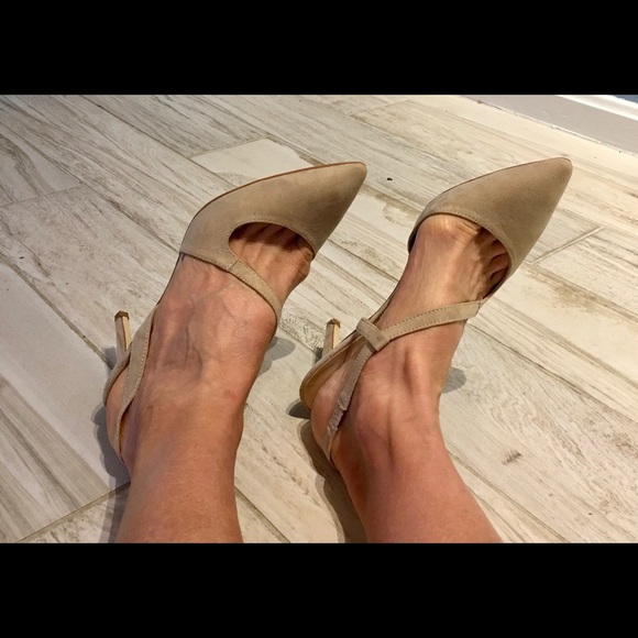 Fabulous Faux Suede Heels!! NWOT! Cool Cream🌺💐🌻 - Picture 6 of 6