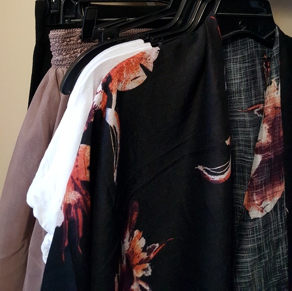 🆕 Beautiful 💕 Garden Party Kimono💋 - Picture 3 of 3