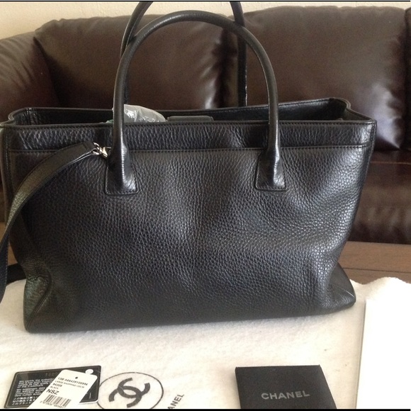 AUTHENTIC Chanel executive Cerf tote - Picture 2 of 7