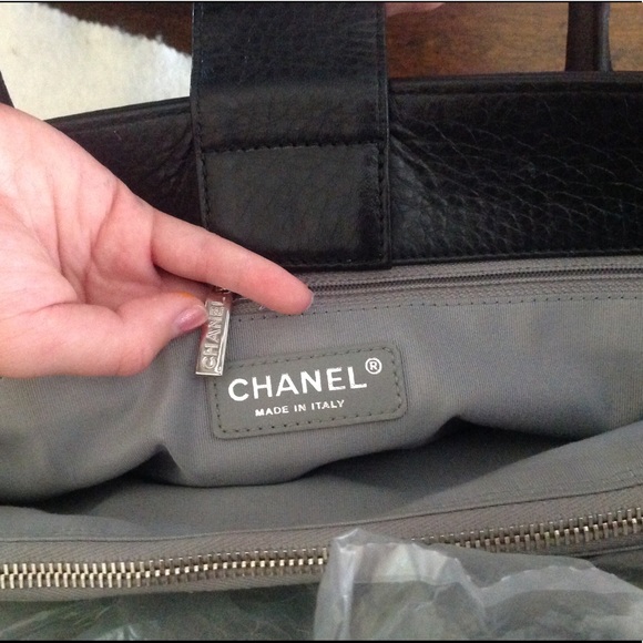 AUTHENTIC Chanel executive Cerf tote - Picture 3 of 7