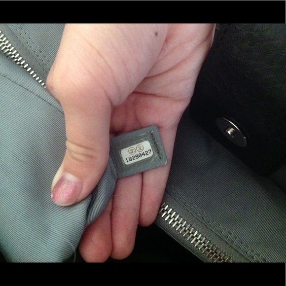 AUTHENTIC Chanel executive Cerf tote - Picture 4 of 7