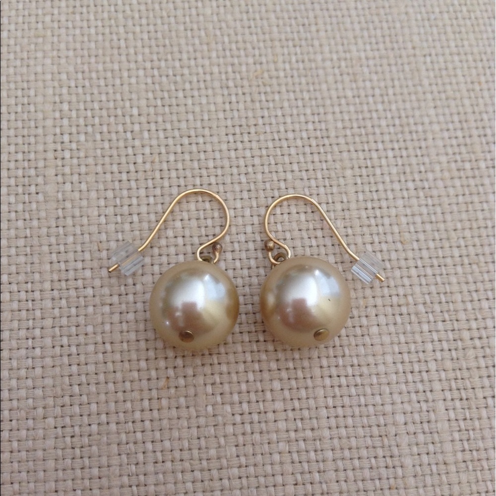 Faux pearl-champagne color earrings .925