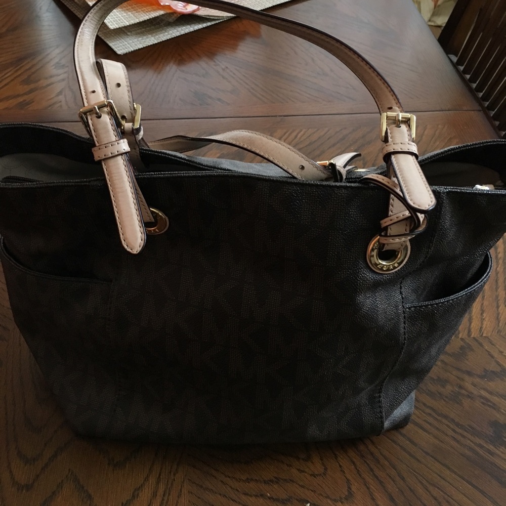 Woman 's Designer Tote