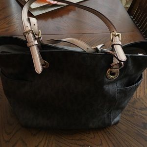 Woman 's Designer Tote