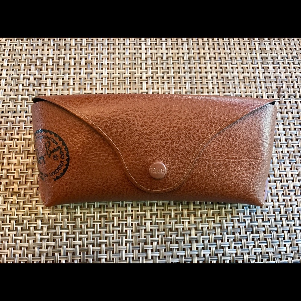 🙋🏻✨ RayBan Sunglass Case.