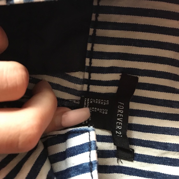 Forever 21 Highwaisted shorts - Picture 2 of 3