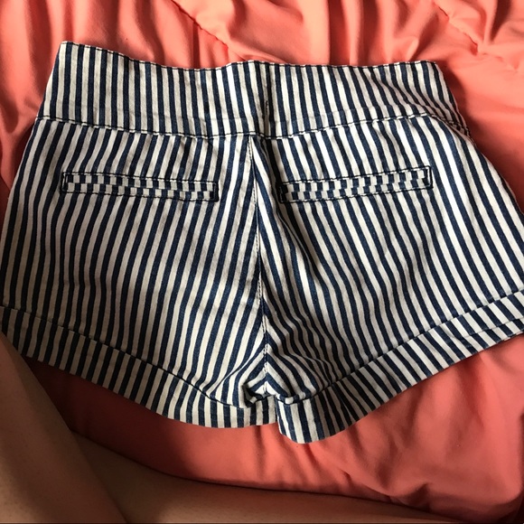 Forever 21 Highwaisted shorts - Picture 3 of 3