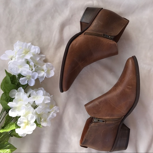 Steve Madden Shoes - Steve Madden distressed leather ankle boots