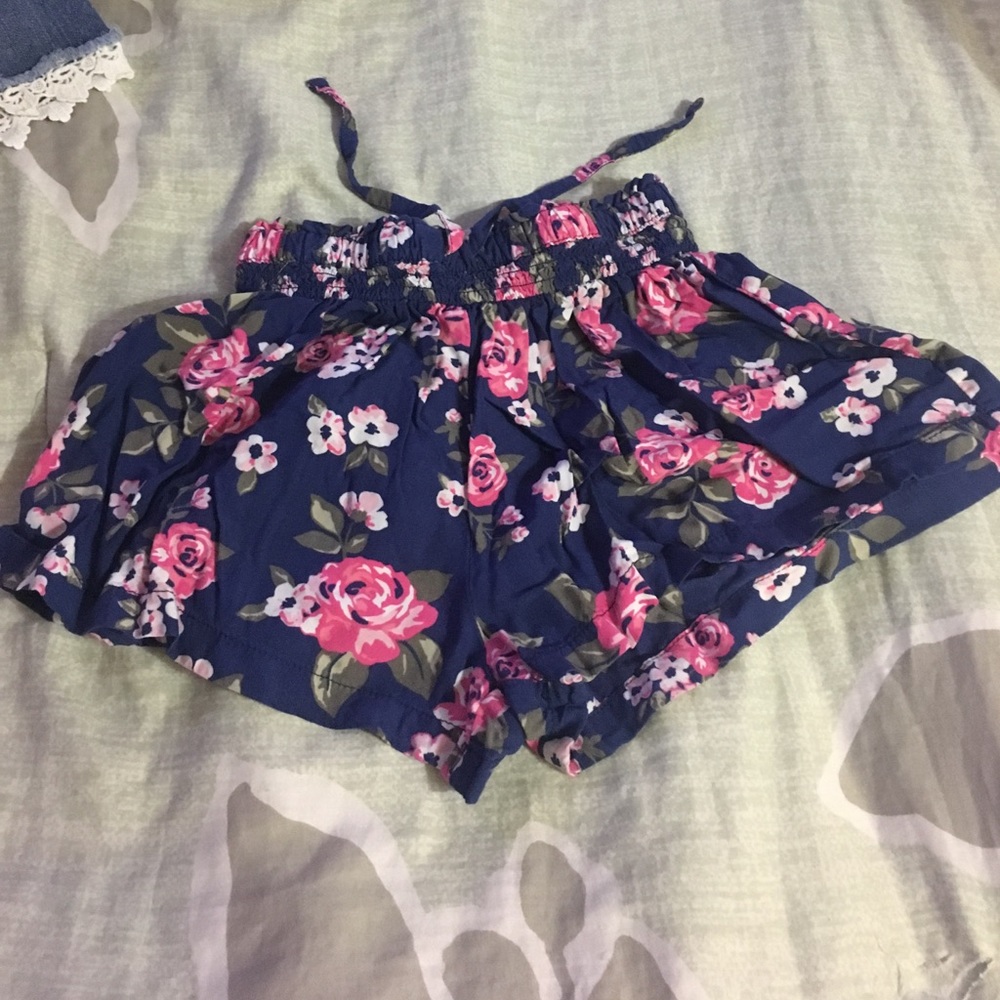 ❗️5 for $25❗️🎀 Girls CARTER Flowered shorts