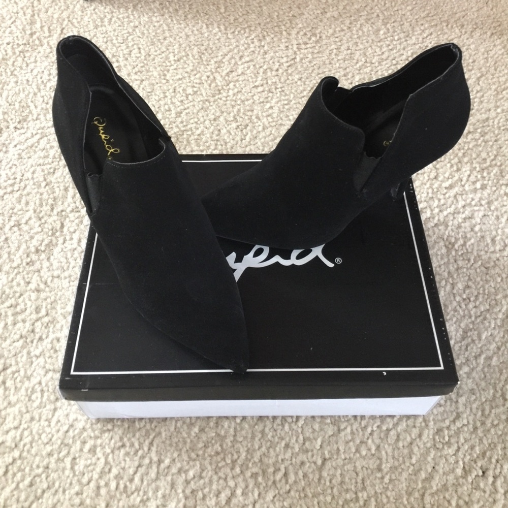 Qupid black booties. Never worn
