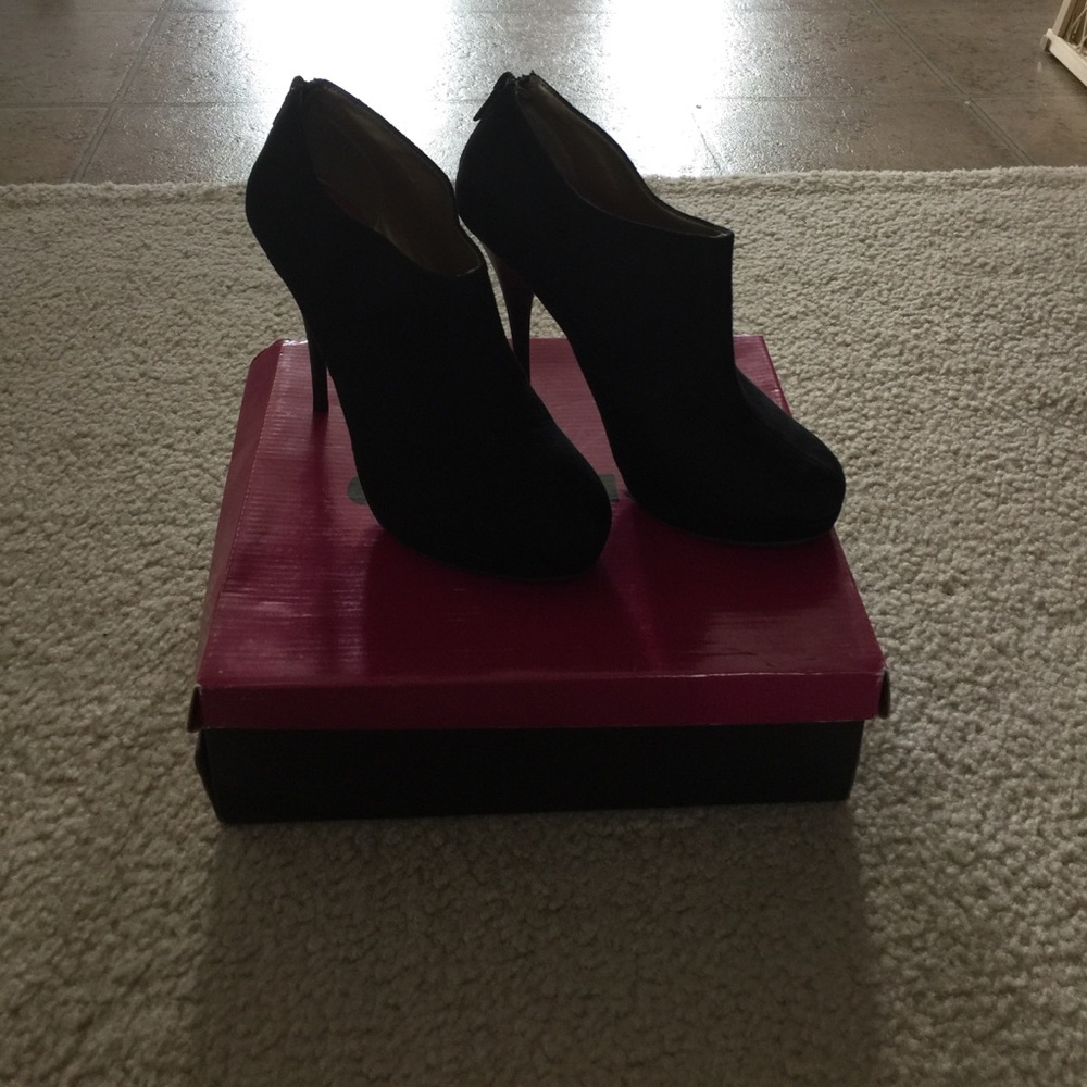 Dollhouse Black Booties. Size 9