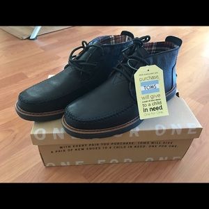 TOMS Chukka Boots grain leather NEW