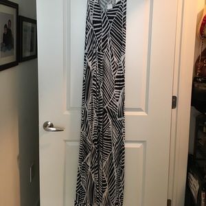 Long sun dress in black and white print