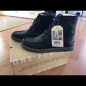 TOMS searcher boots grain leather NEW